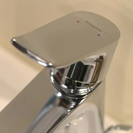 Hansgrohe Metris Single Lever Basin Mixer 200 with Pop-up Waste - 31183000 2 Hansgrohe Metris Single Lever Basin Mixer 200 with Pop-up Waste - 31183000 - Image 2